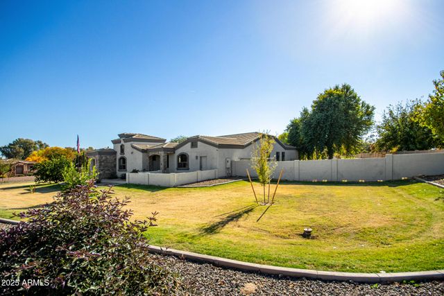 18811 W COLLEGE Drive, Litchfield Park, AZ 85340