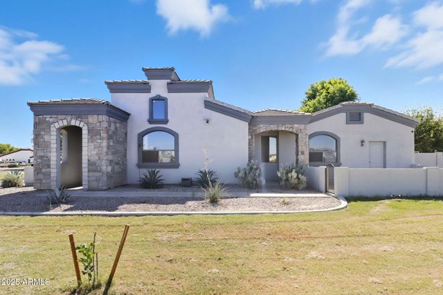 18811 W COLLEGE Drive, Litchfield Park, AZ 85340