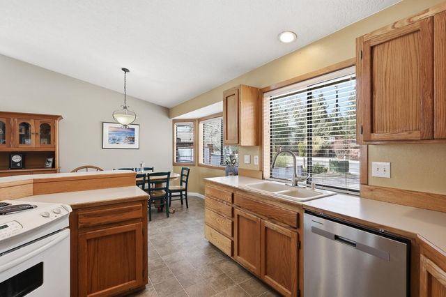 1449 SE Lostine Circle, Bend, OR 97702