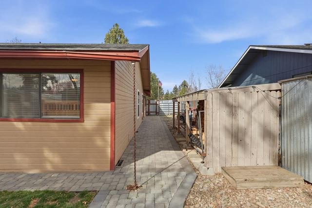 1449 SE Lostine Circle, Bend, OR 97702