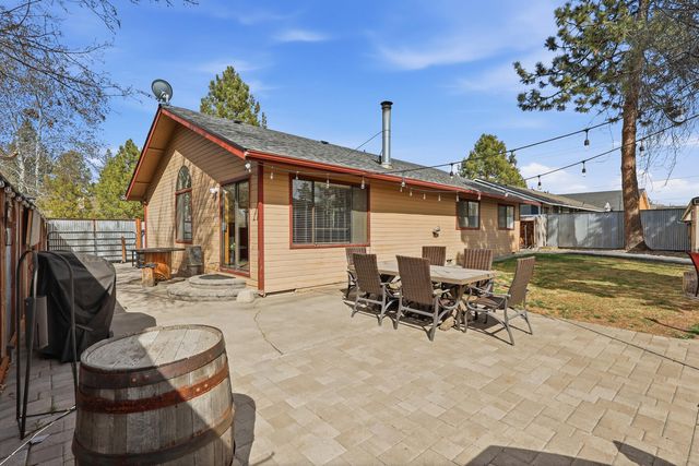 1449 SE Lostine Circle, Bend, OR 97702