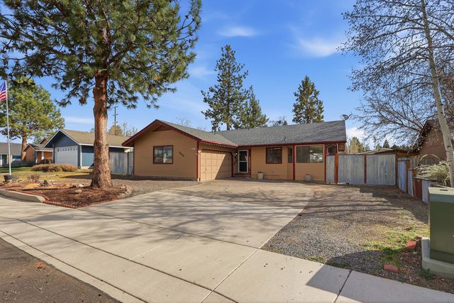 1449 SE Lostine Circle, Bend, OR 97702