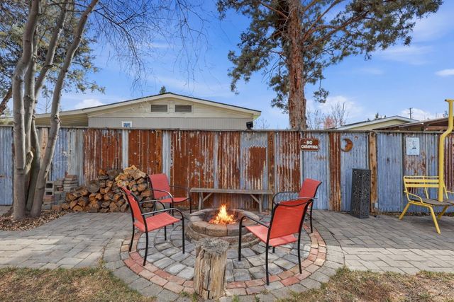 1449 SE Lostine Circle, Bend, OR 97702