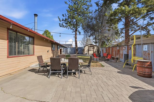 1449 SE Lostine Circle, Bend, OR 97702