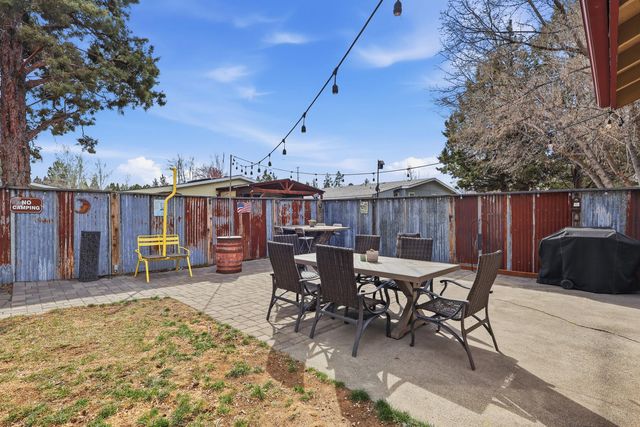 1449 SE Lostine Circle, Bend, OR 97702