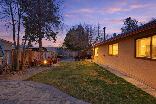 1449 SE Lostine Circle, Bend, OR 97702