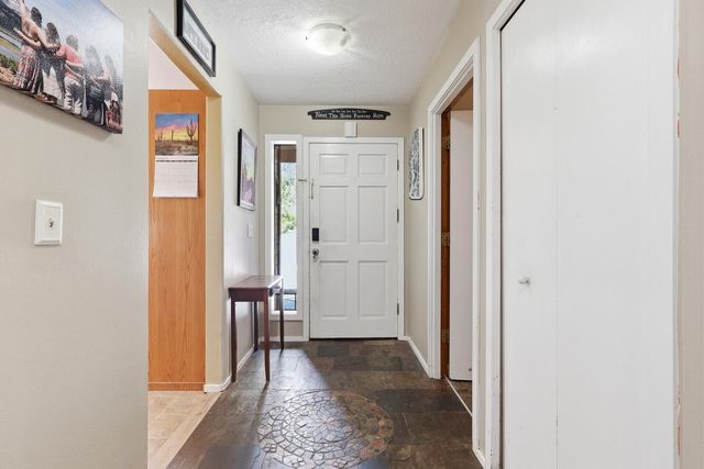 1449 SE Lostine Circle, Bend, OR 97702