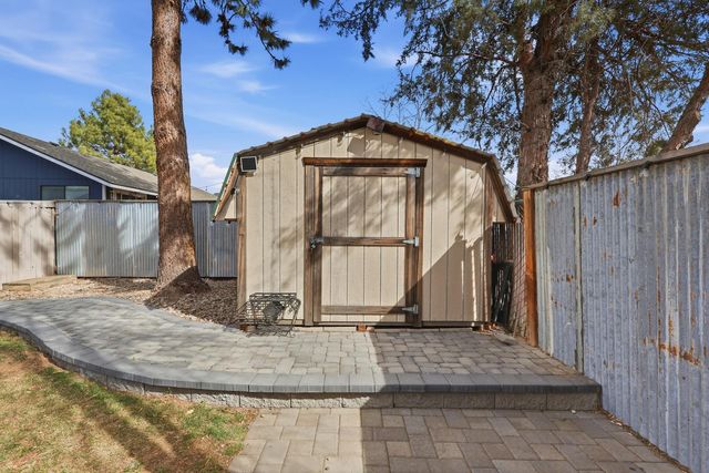 1449 SE Lostine Circle, Bend, OR 97702