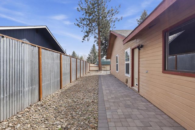 1449 SE Lostine Circle, Bend, OR 97702