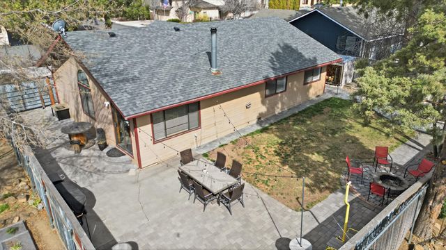 1449 SE Lostine Circle, Bend, OR 97702