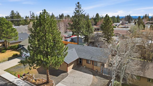 1449 SE Lostine Circle, Bend, OR 97702
