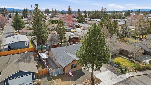 1449 SE Lostine Circle, Bend, OR 97702