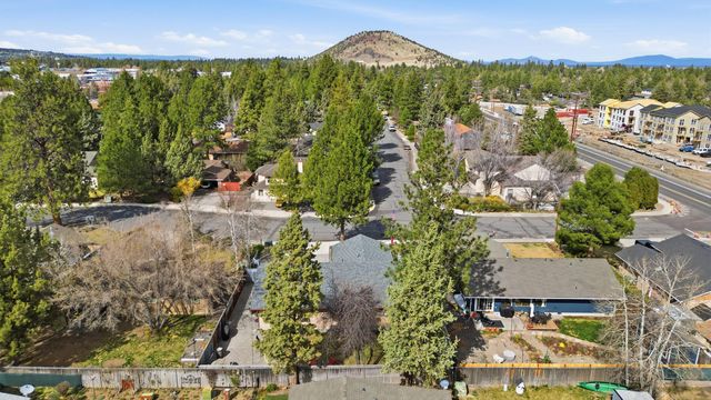 1449 SE Lostine Circle, Bend, OR 97702
