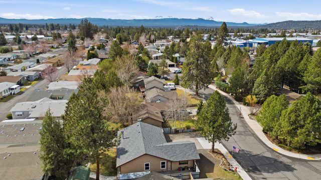 1449 SE Lostine Circle, Bend, OR 97702