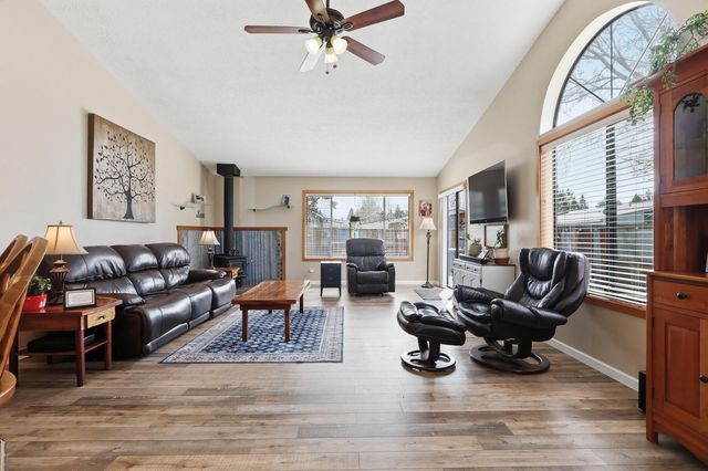 1449 SE Lostine Circle, Bend, OR 97702