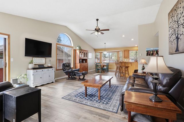 1449 SE Lostine Circle, Bend, OR 97702