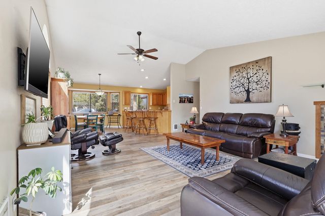 1449 SE Lostine Circle, Bend, OR 97702