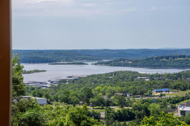 39 James River Road, Kimberling City, MO 65686