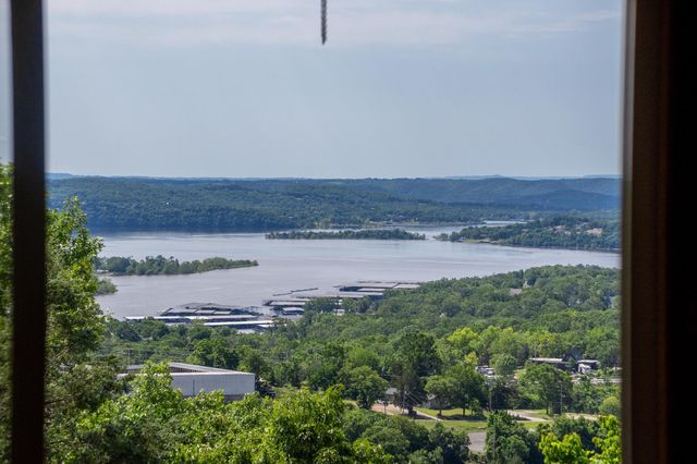 39 James River Road, Kimberling City, MO 65686