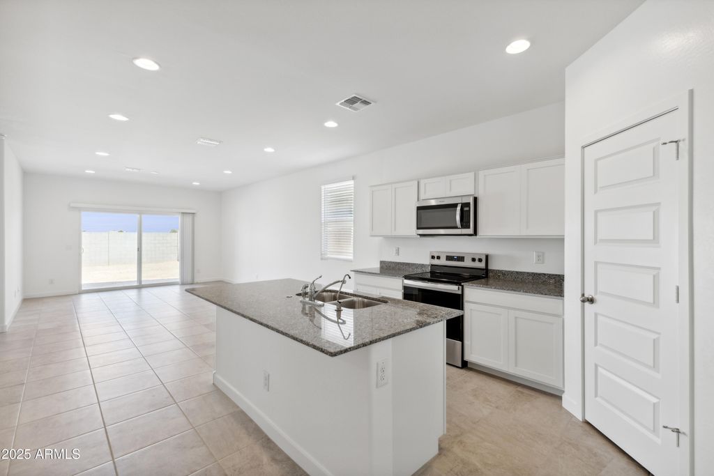 1357 W SHANNONS Way, Coolidge, AZ 85128 — photo 3