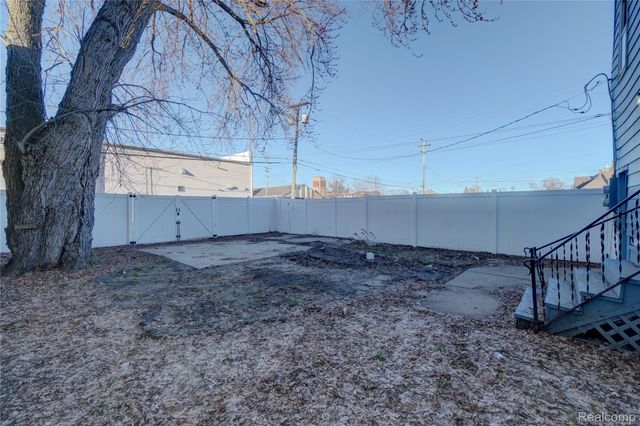 320 Hudson Street, Wyandotte, MI 48192