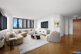100 Carlyle 14D-S, Cliffside Park, NJ 07010