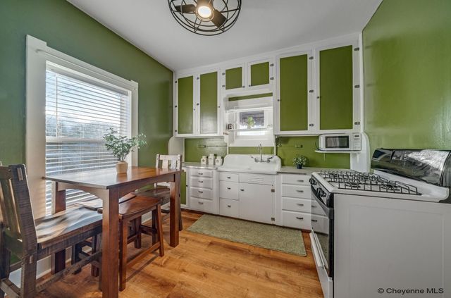 907 W PERSHING BLVD, Cheyenne, WY 82001