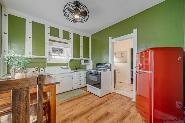 907 W PERSHING BLVD, Cheyenne, WY 82001