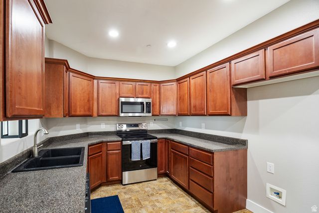 157 W SPRINGVIEW DR, Saratoga Springs, UT 84045