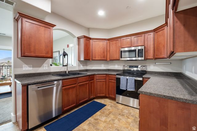 157 W SPRINGVIEW DR, Saratoga Springs, UT 84045