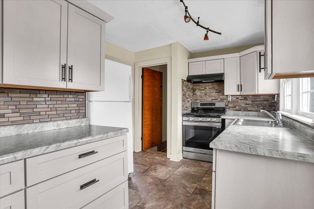 3234 E Fulton Avenue, Decatur, IL 62521
