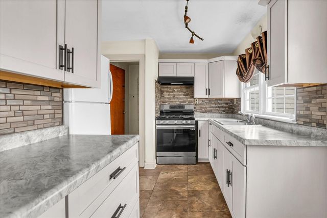 3234 E Fulton Avenue, Decatur, IL 62521