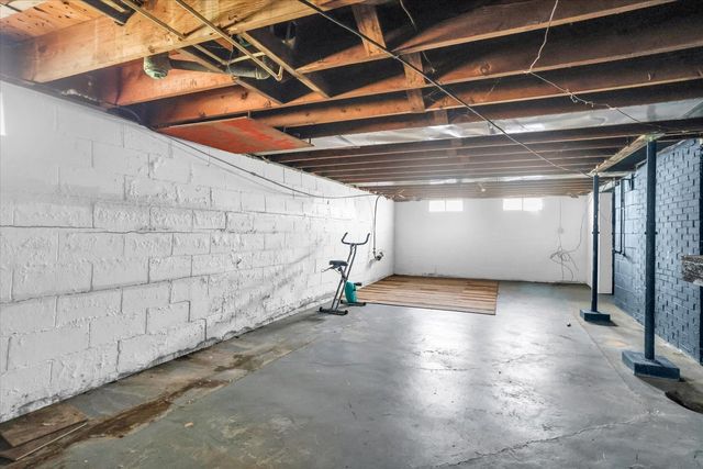 3234 E Fulton Avenue, Decatur, IL 62521