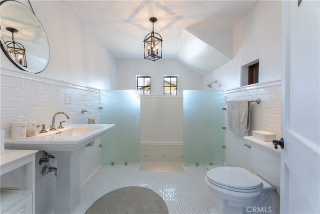 209 E Whittley, Avalon, CA 90704