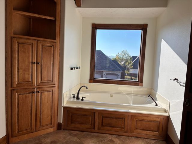 3912 E Windsmore Drive, Springfield, MO 65802