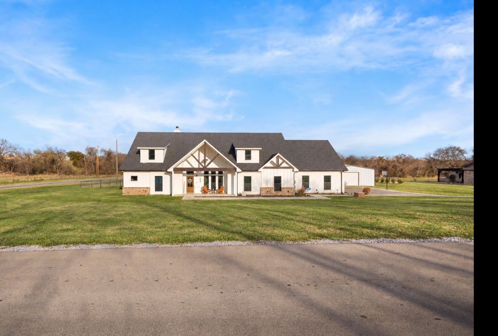 105 Proctor Lane, Decatur, TX 76234 — photo 2