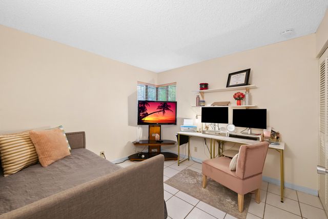 9212 CHELSEA Drive N, Plantation, FL 33324