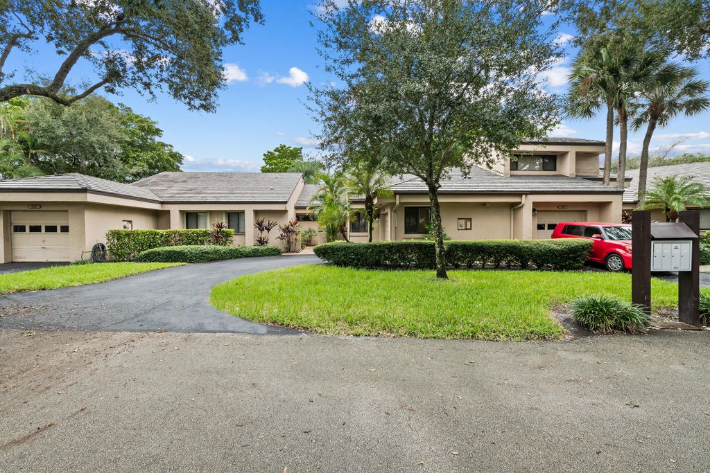 9212 CHELSEA Drive N, Plantation, FL 33324