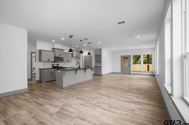 16326 Crossing Circle, Lindale, TX 75771