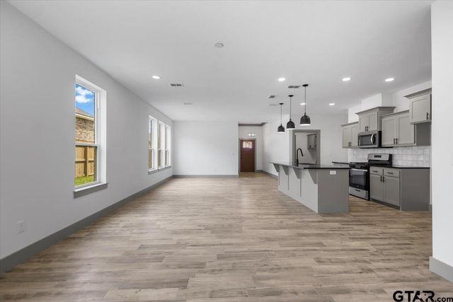 16326 Crossing Circle, Lindale, TX 75771