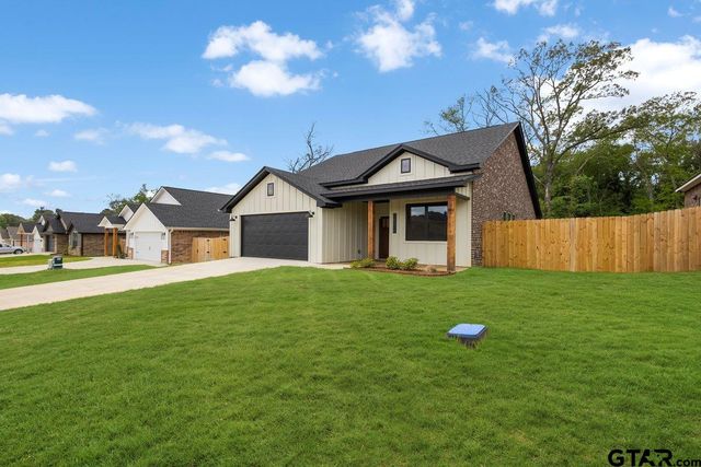 16326 Crossing Circle, Lindale, TX 75771