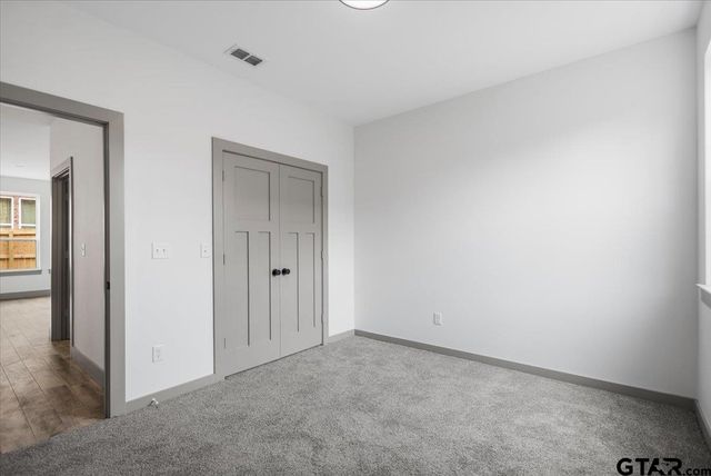 16326 Crossing Circle, Lindale, TX 75771