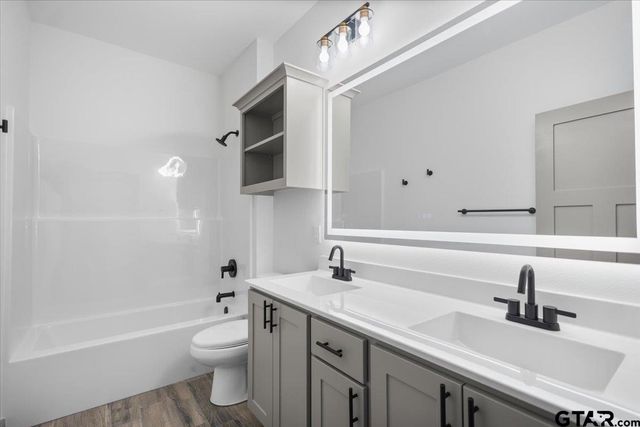 16326 Crossing Circle, Lindale, TX 75771