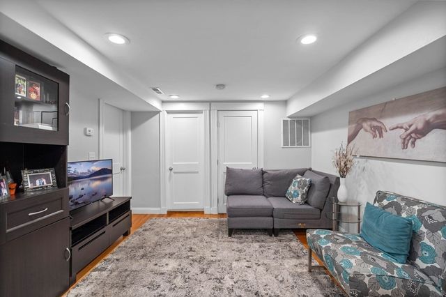64 Waltham St 1, Watertown, MA 02472