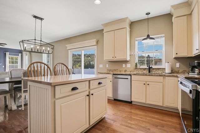 5817 Strawmount Trail, Manlius, NY 13037