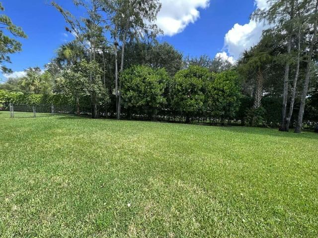 13550 Greentree Trail, Wellington, FL 33414