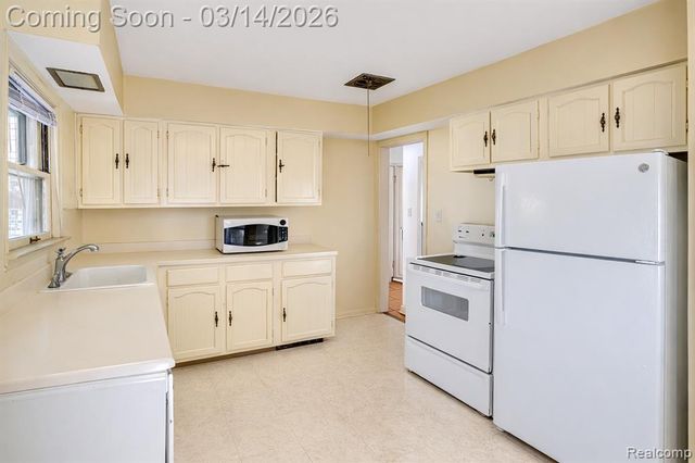 2019 Hyland Street, Ferndale, MI 48220