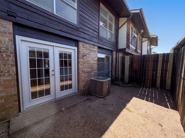 260 Rolling Hills Place, Lancaster, TX 75146
