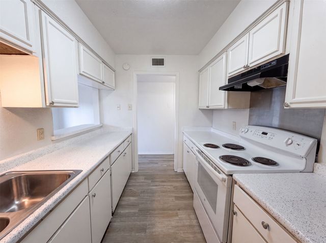260 Rolling Hills Place, Lancaster, TX 75146