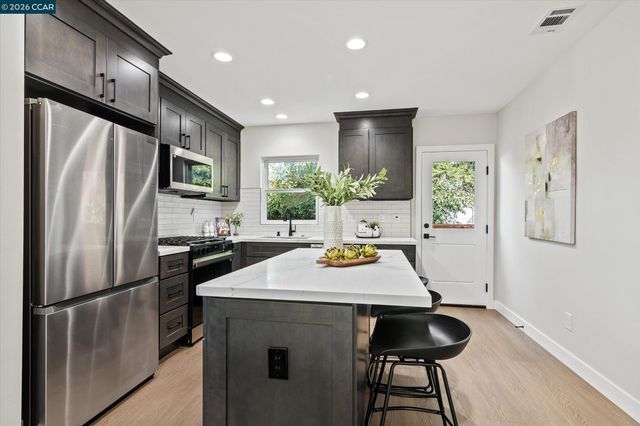 2027 Castro St, Martinez, CA 94553